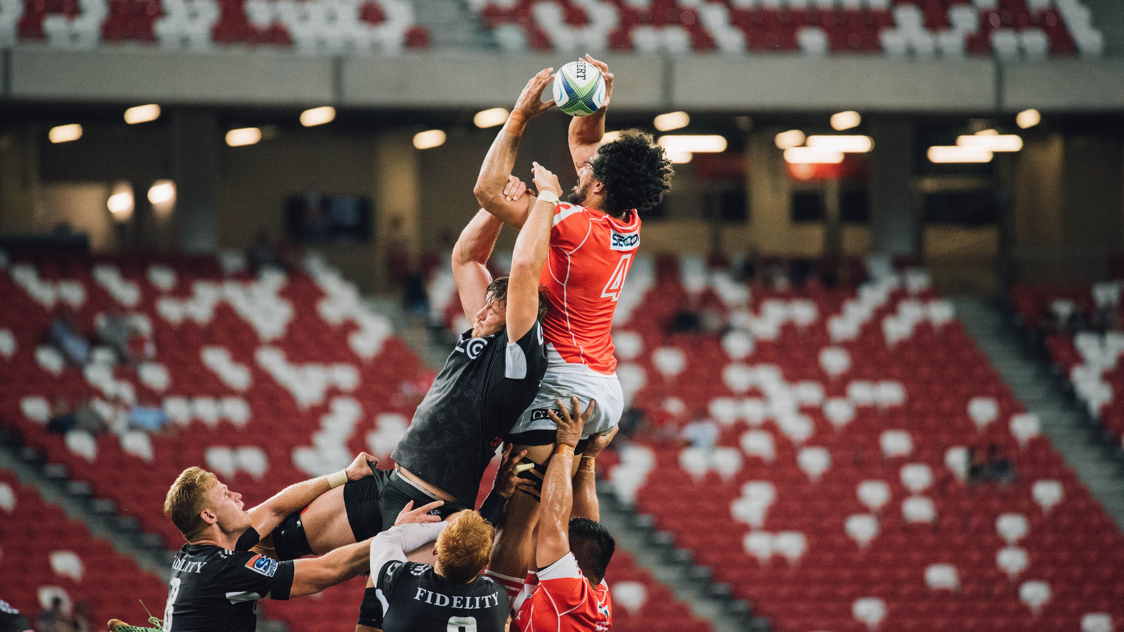 俱乐部外援多语种培训课程上线促进更好沟通与配合，外语俱乐部海报