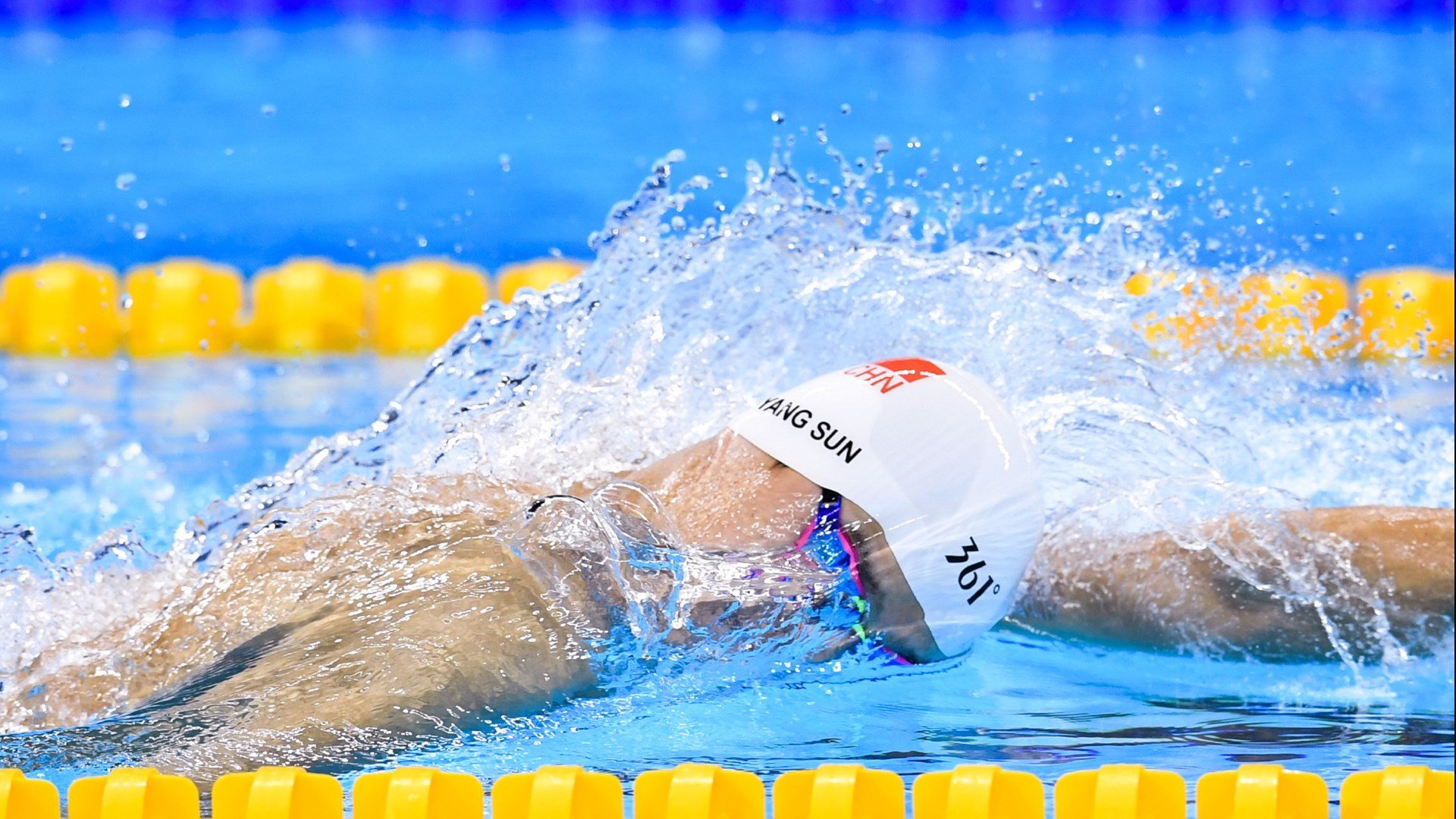 混合4×100米自由泳中立代表队B赛况精彩，混合4×50米自由泳接力赛中国队夺冠